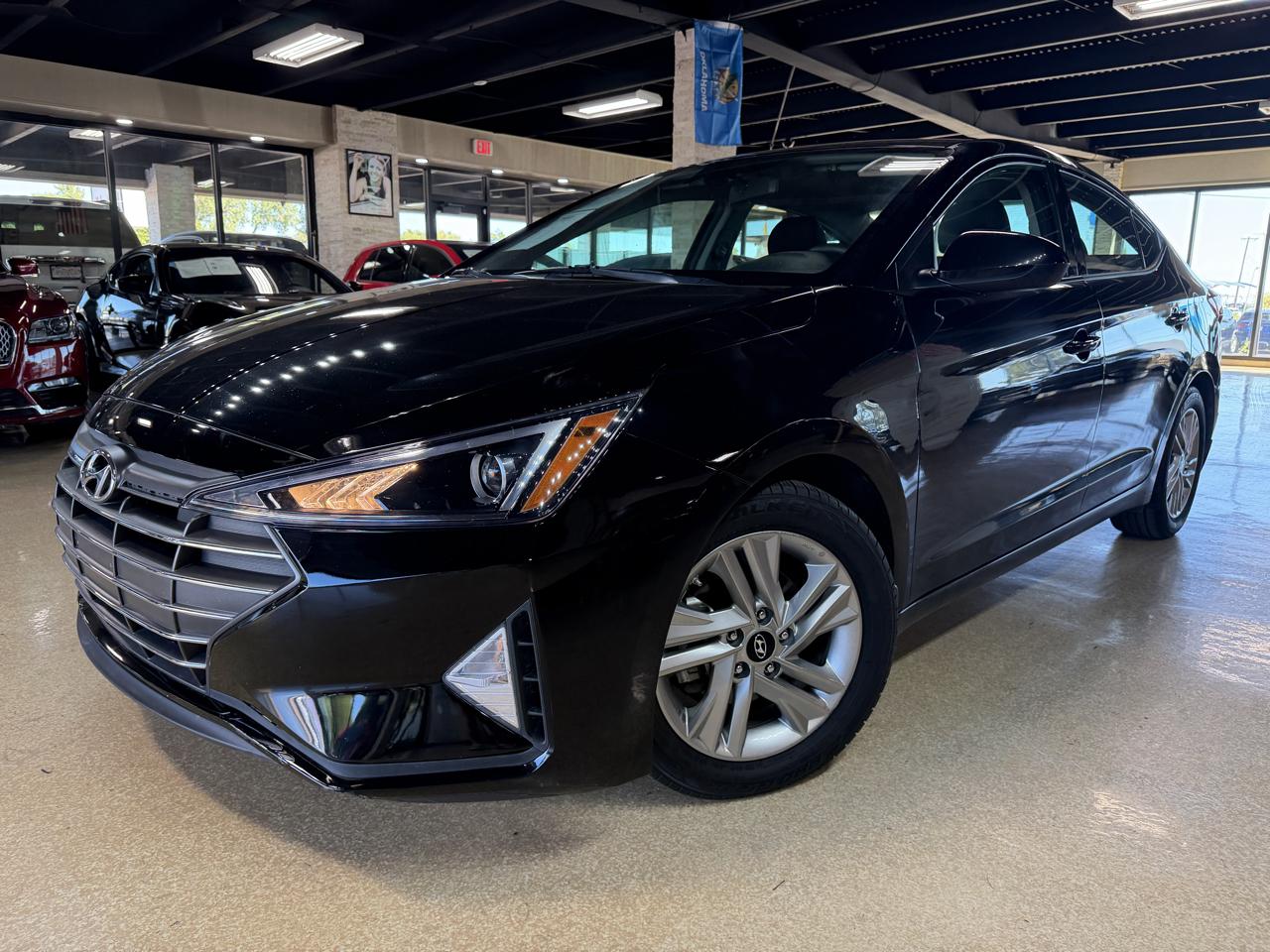 Hyundai Elantra photo 3