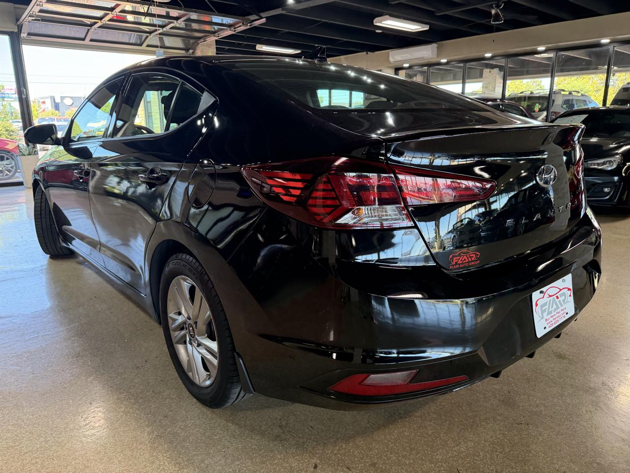 Hyundai Elantra photo 5
