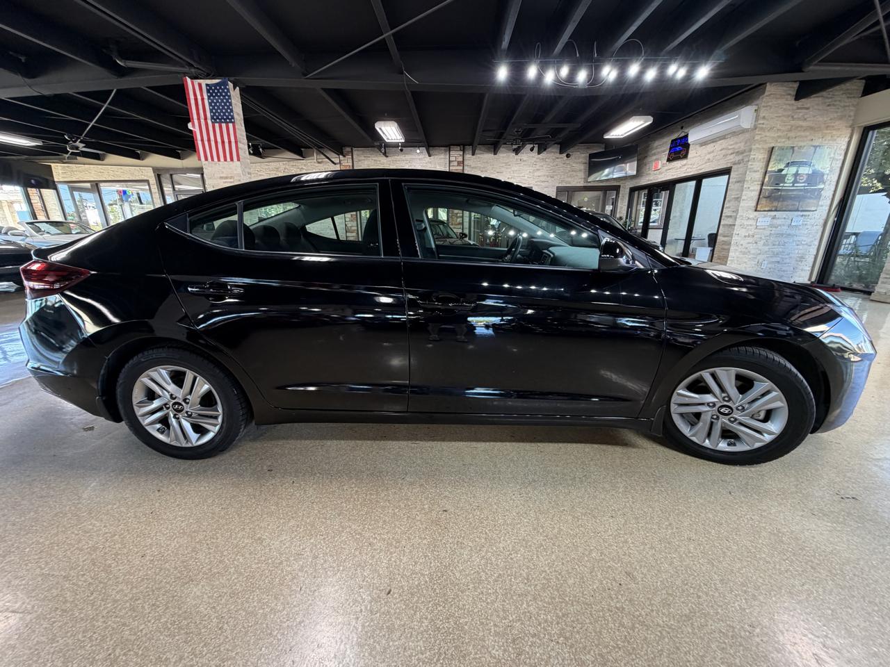 Hyundai Elantra photo 8