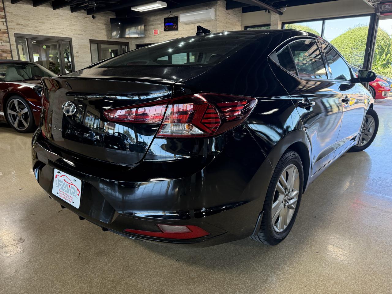 Hyundai Elantra photo 9