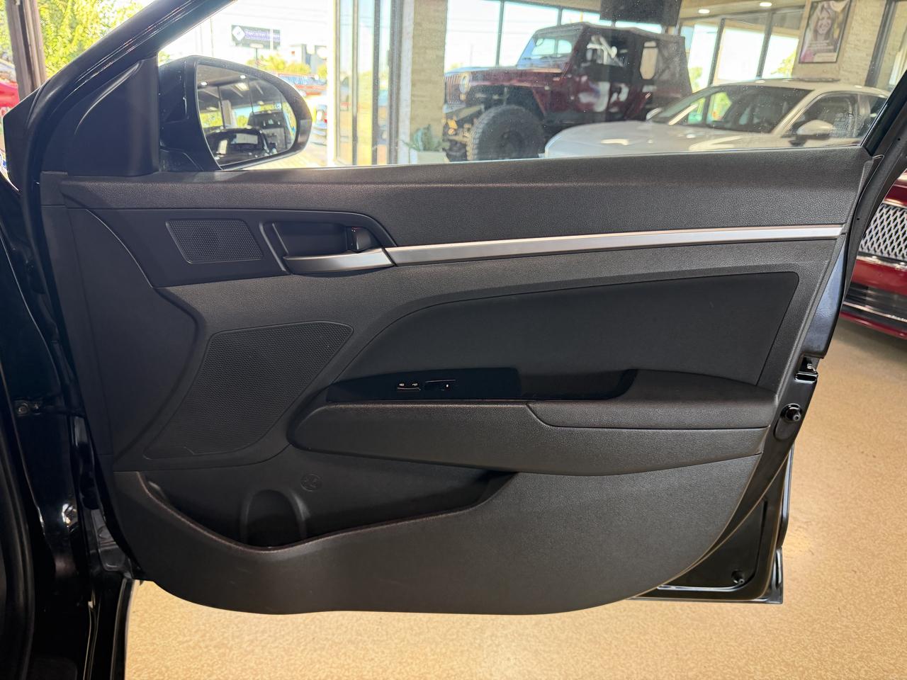 Hyundai Elantra photo 10