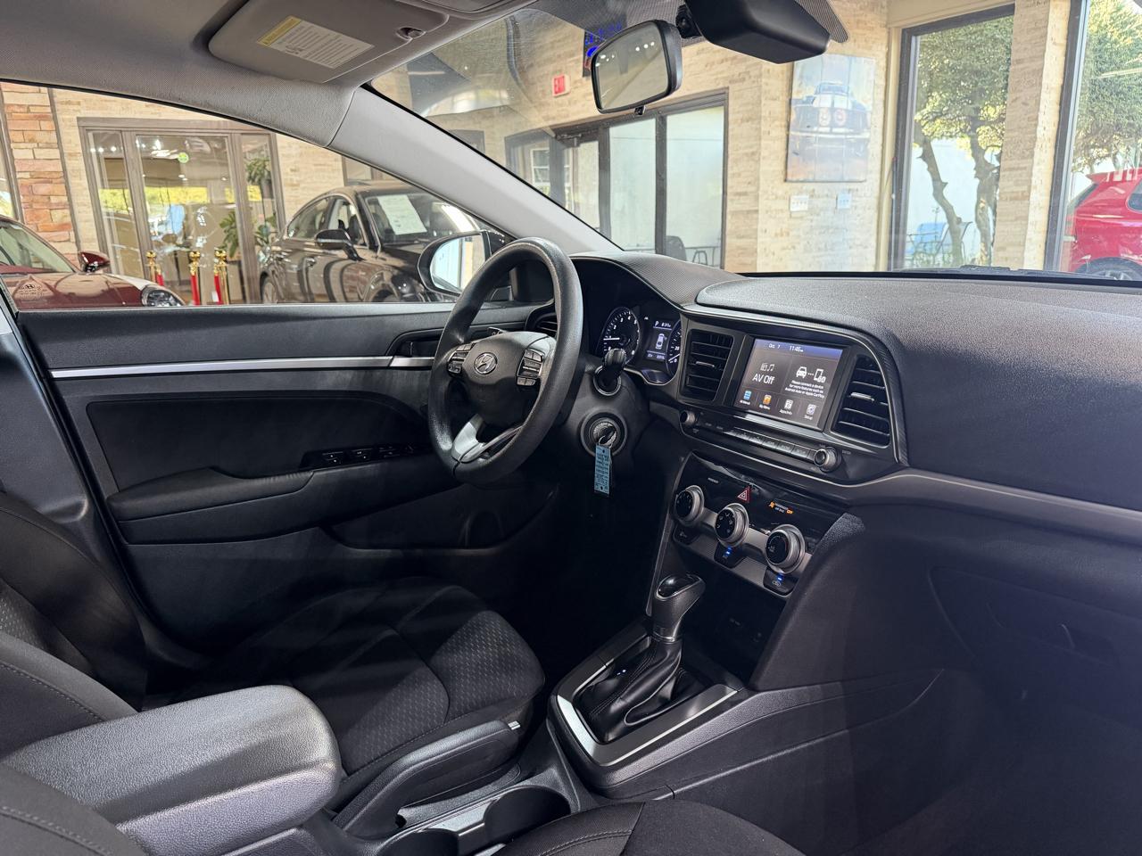 Hyundai Elantra photo 11