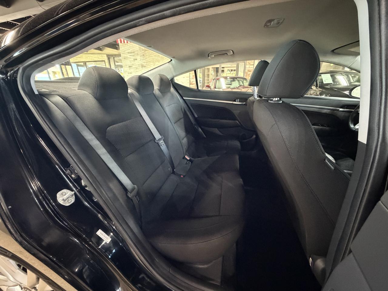 Hyundai Elantra photo 13