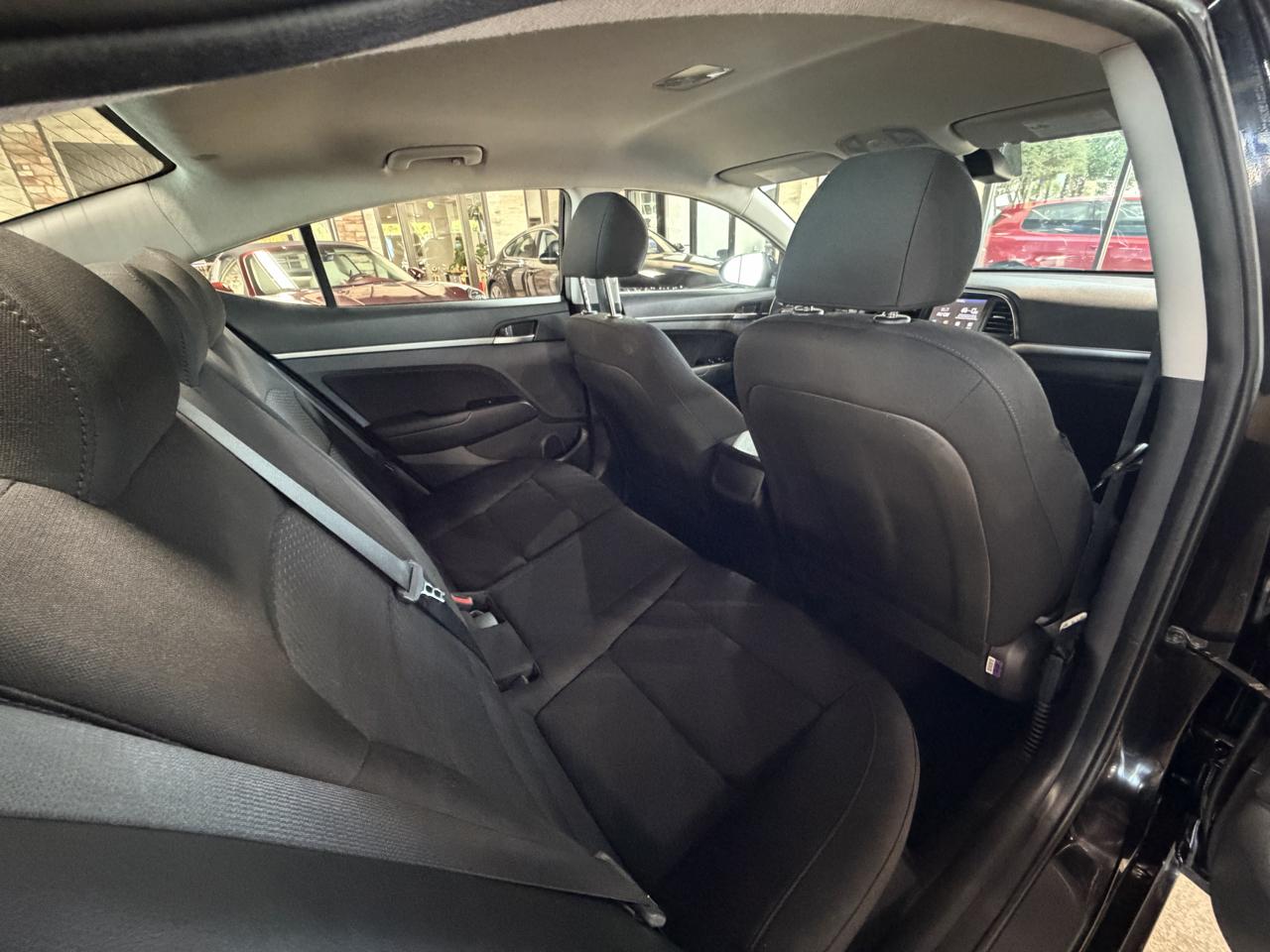 Hyundai Elantra photo 14
