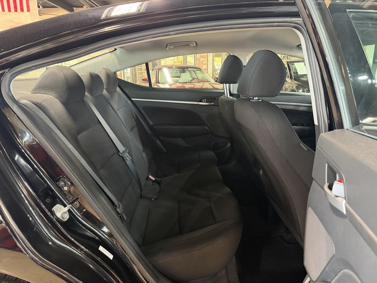 Hyundai Elantra photo 15