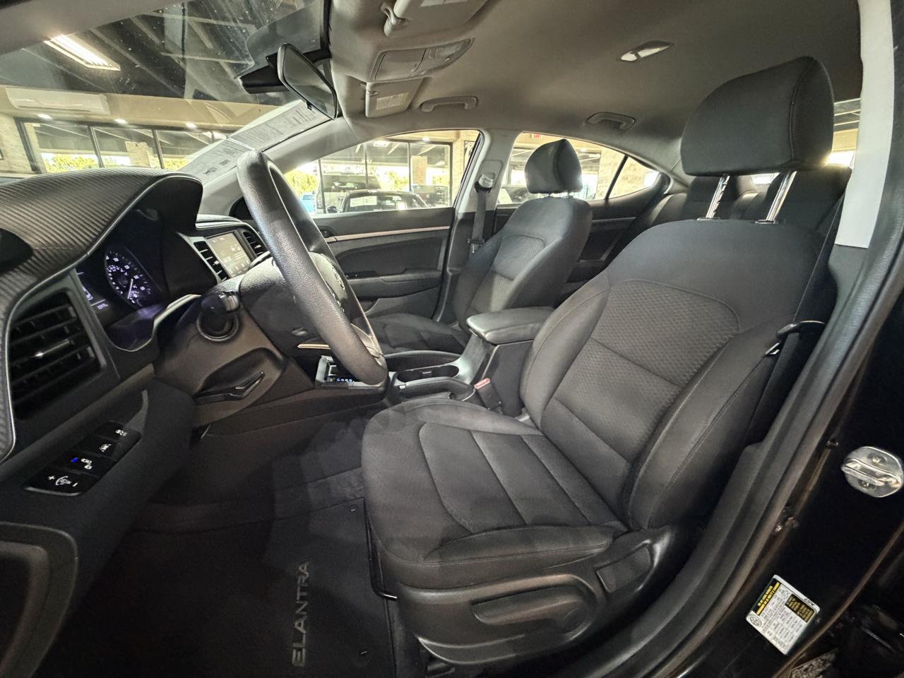 Hyundai Elantra photo 22