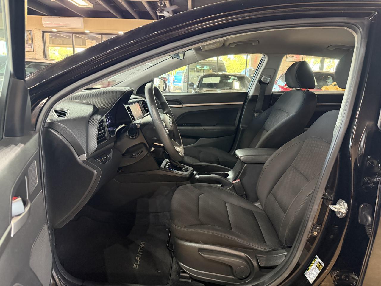 Hyundai Elantra photo 23