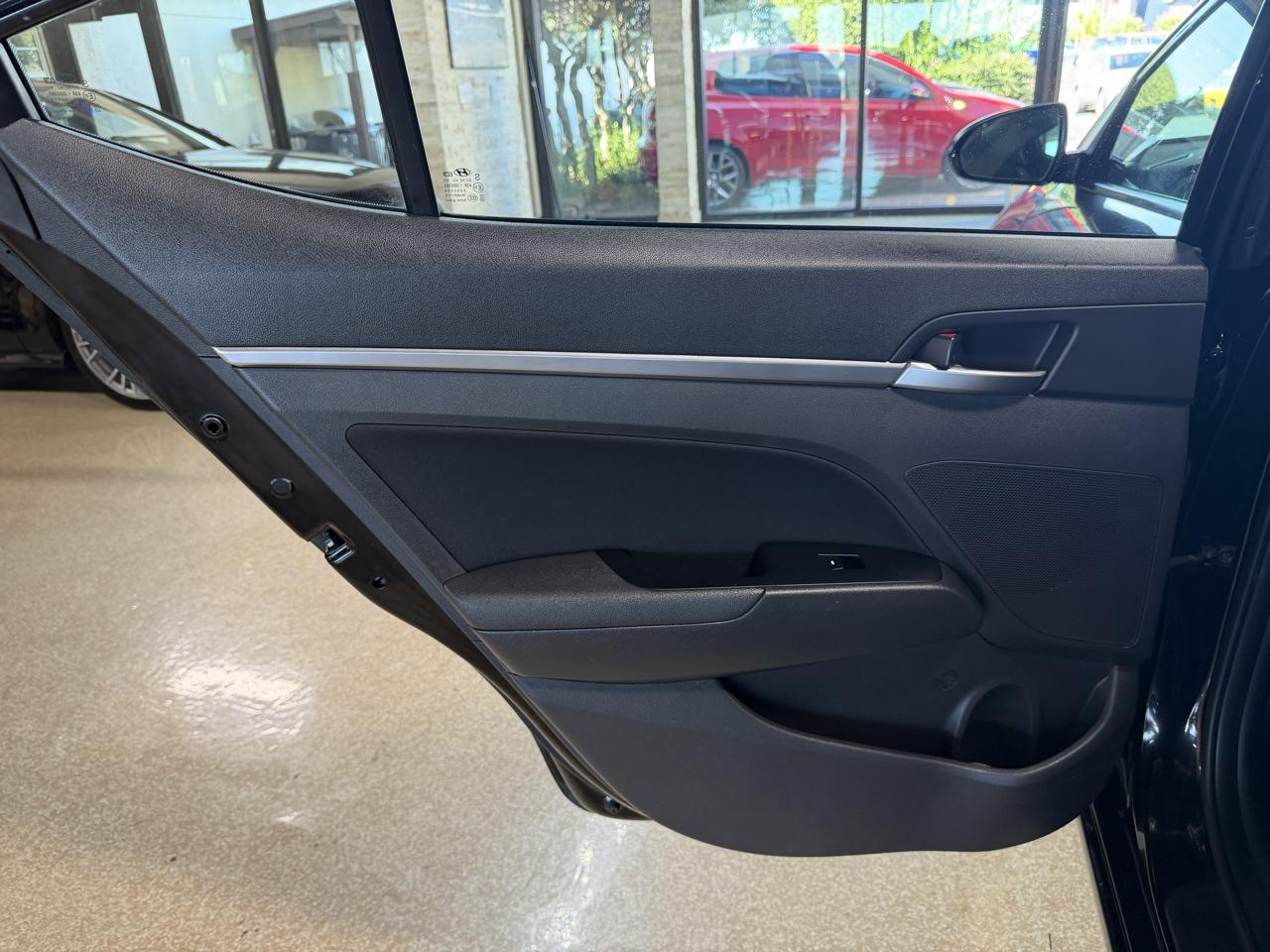 Hyundai Elantra photo 24