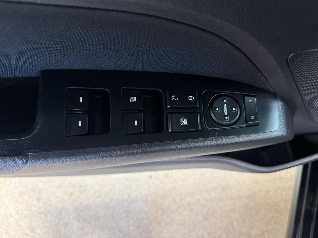 Hyundai Elantra photo 25