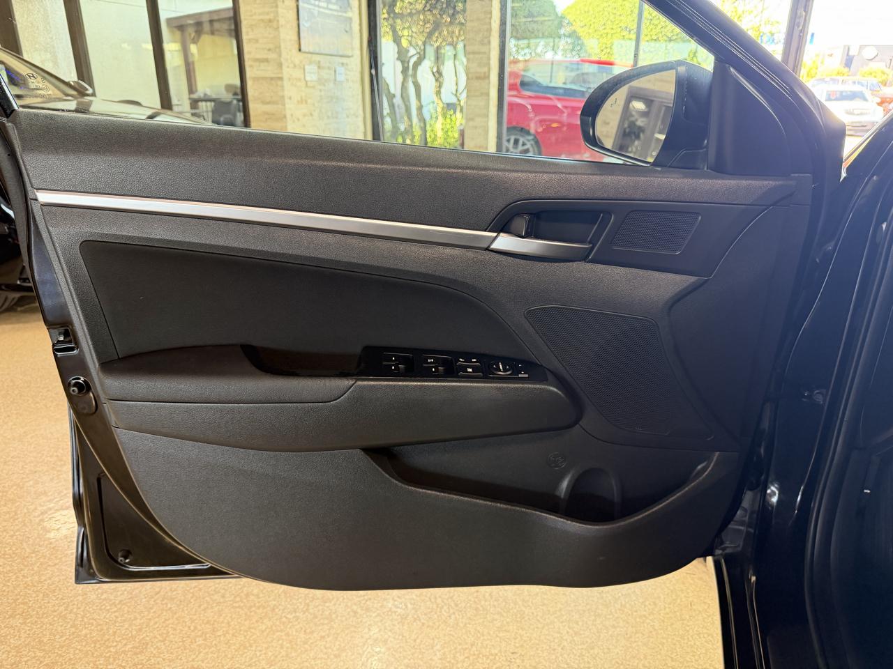 Hyundai Elantra photo 26