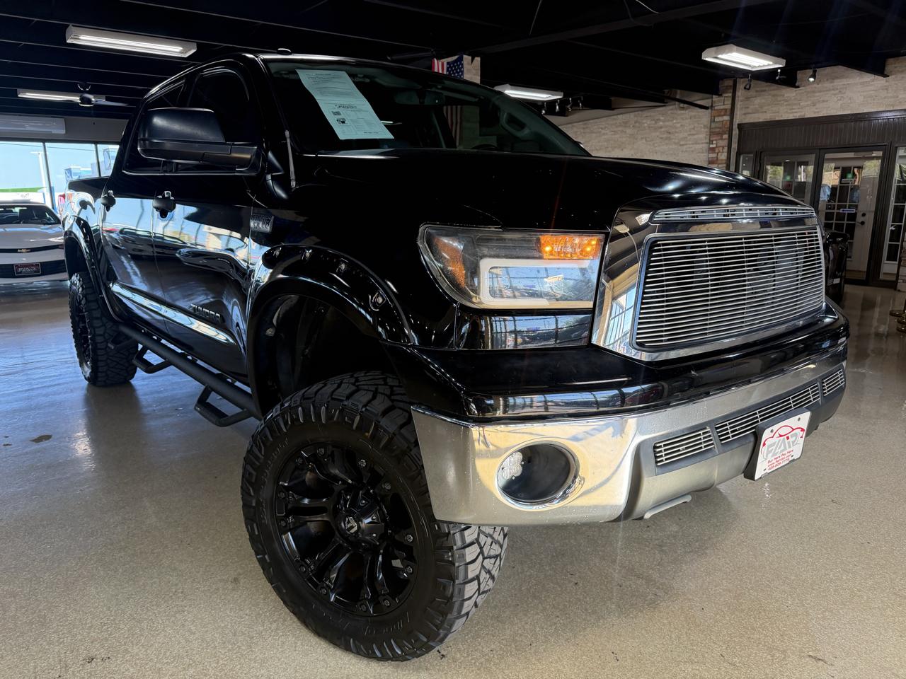 Toyota Tundra 4WD Truck CrewMax 5.7L FFV V8 6-Spd AT (Natl) 2011