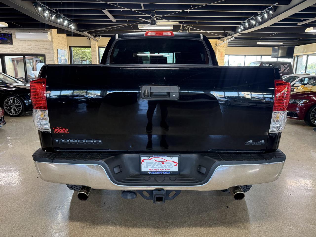 Toyota Tundra 4WD Truck CrewMax 5.7L FFV V8 6-Spd AT (Natl) 2011