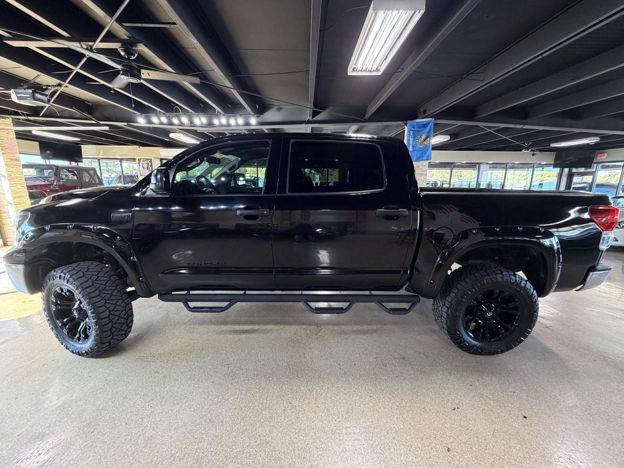 Toyota Tundra 4WD Truck CrewMax 5.7L FFV V8 6-Spd AT (Natl) 2011