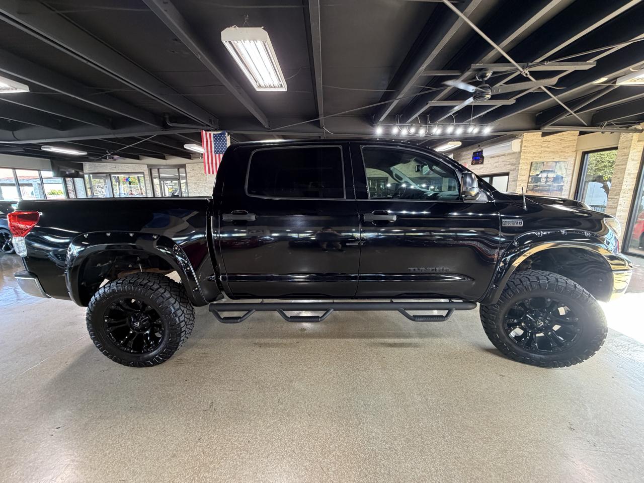 Toyota Tundra 4WD Truck CrewMax 5.7L FFV V8 6-Spd AT (Natl) 2011