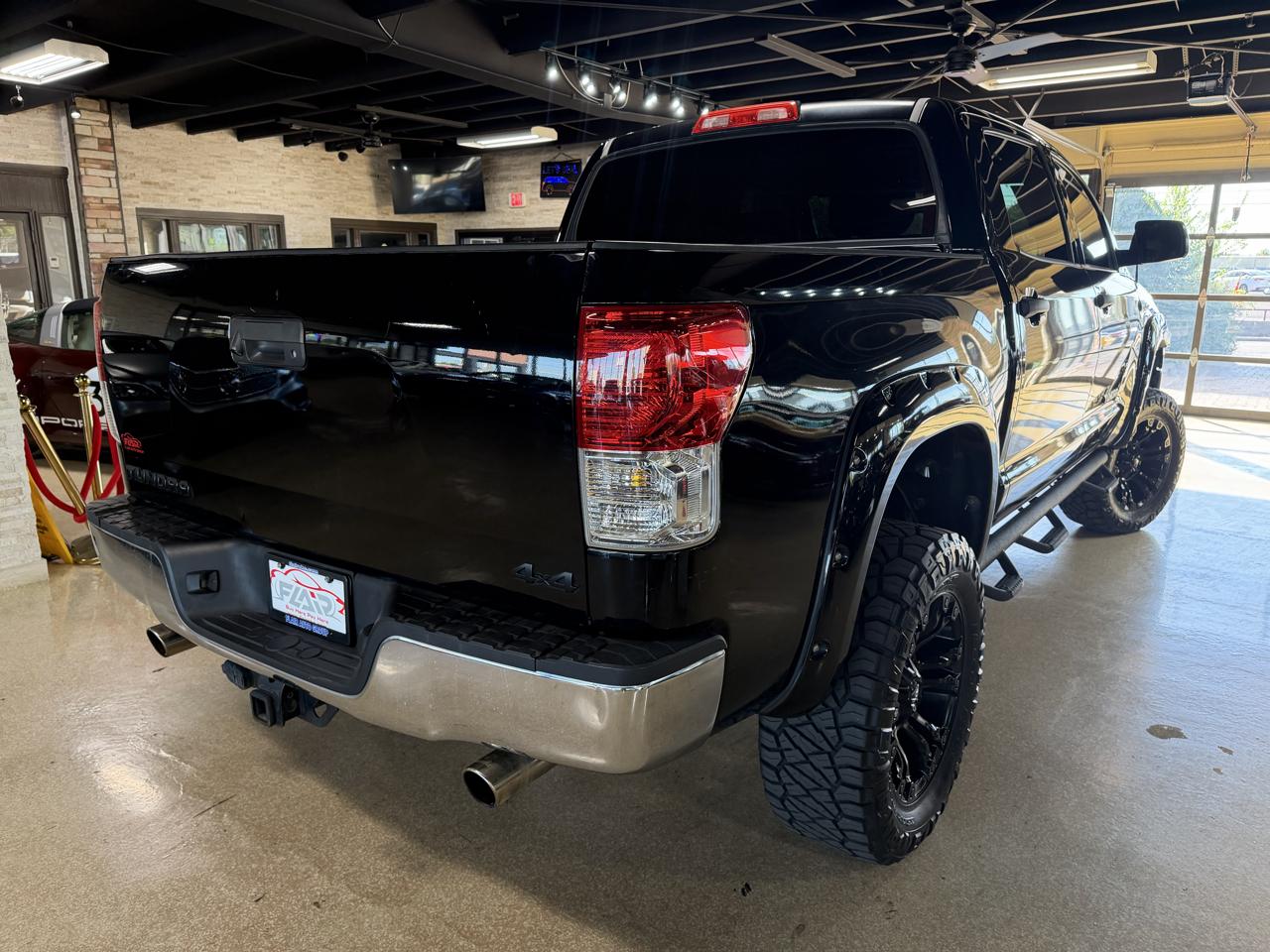 Toyota Tundra 4WD Truck CrewMax 5.7L FFV V8 6-Spd AT (Natl) 2011