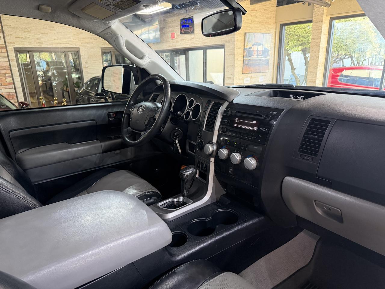 Toyota Tundra 4WD Truck CrewMax 5.7L FFV V8 6-Spd AT (Natl) 2011