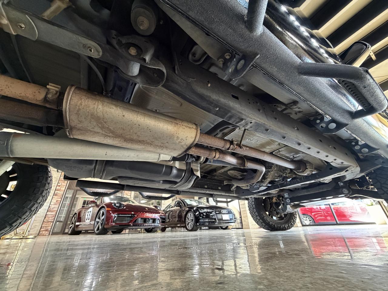 Toyota Tundra 4WD Truck CrewMax 5.7L FFV V8 6-Spd AT (Natl) 2011