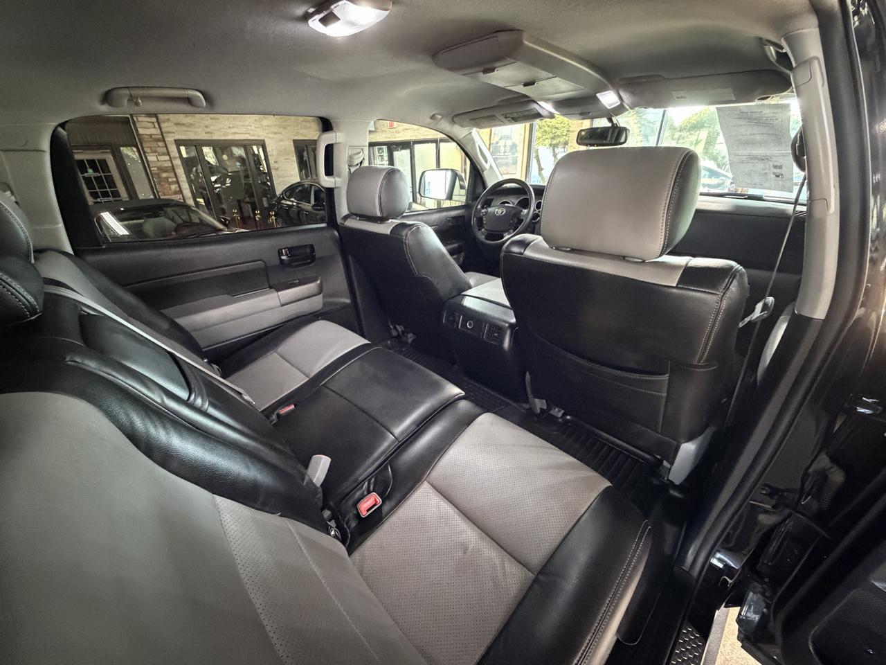 Toyota Tundra 4WD Truck CrewMax 5.7L FFV V8 6-Spd AT (Natl) 2011