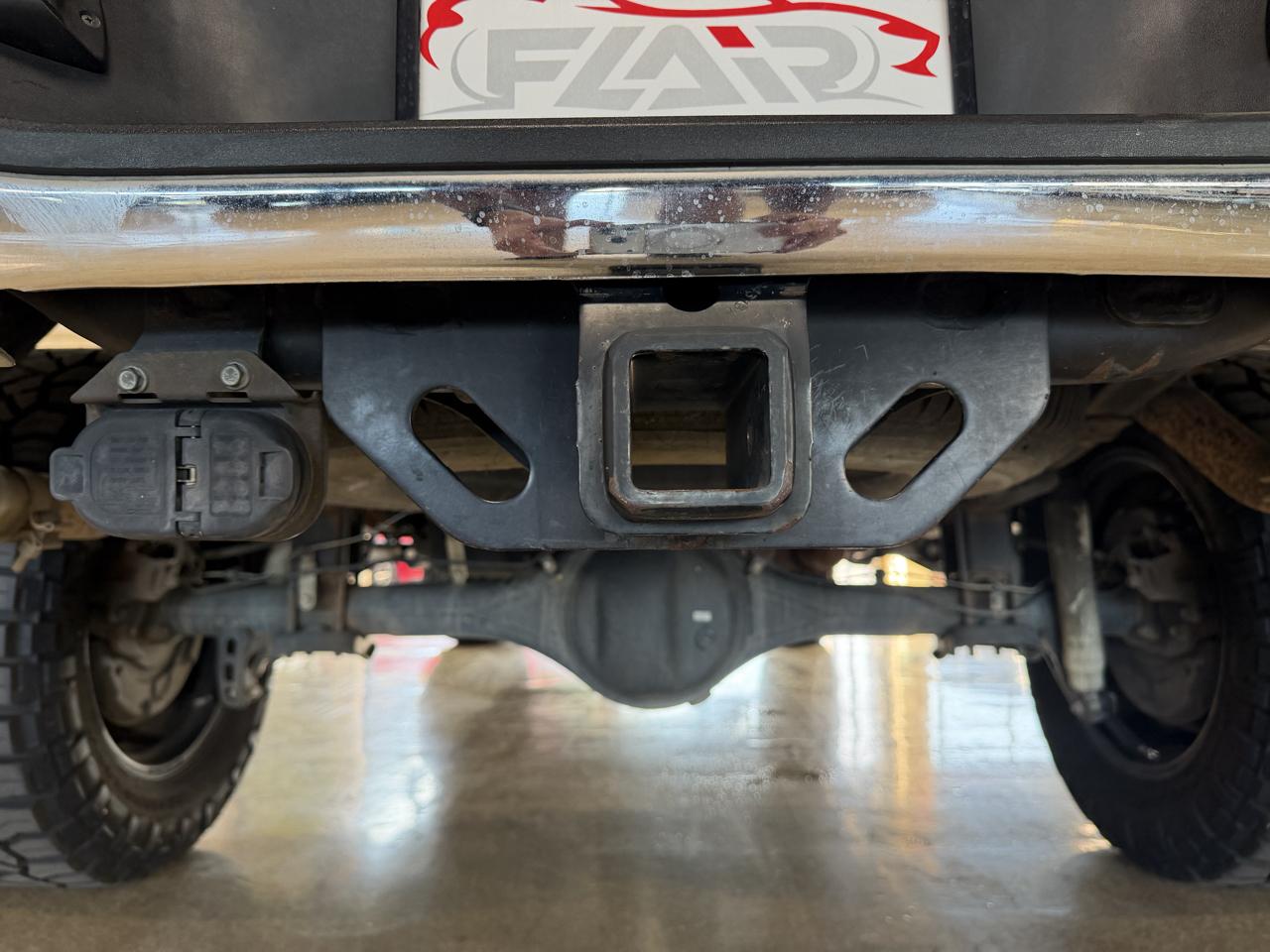 Toyota Tundra 4WD Truck CrewMax 5.7L FFV V8 6-Spd AT (Natl) 2011
