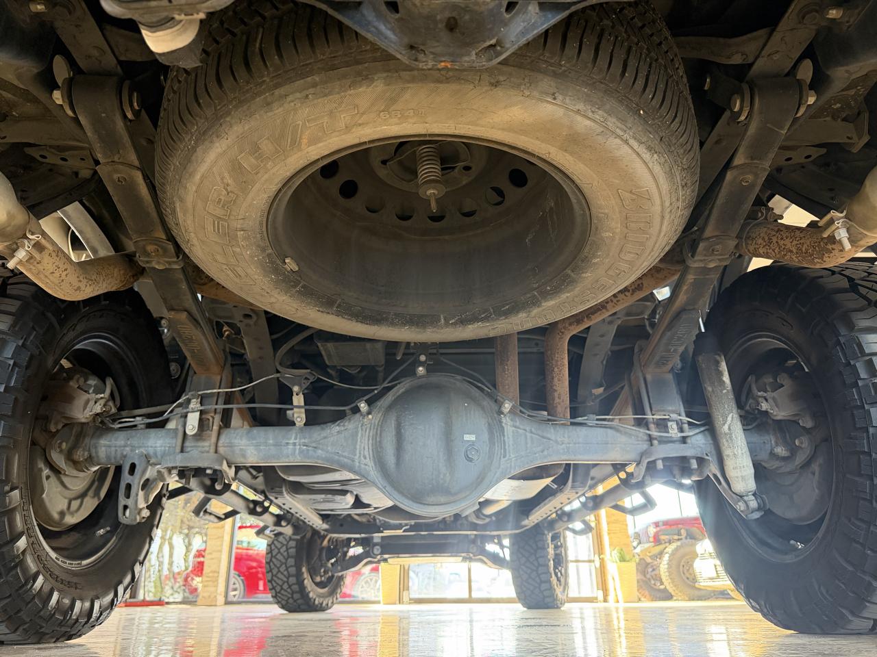Toyota Tundra 4WD Truck CrewMax 5.7L FFV V8 6-Spd AT (Natl) 2011