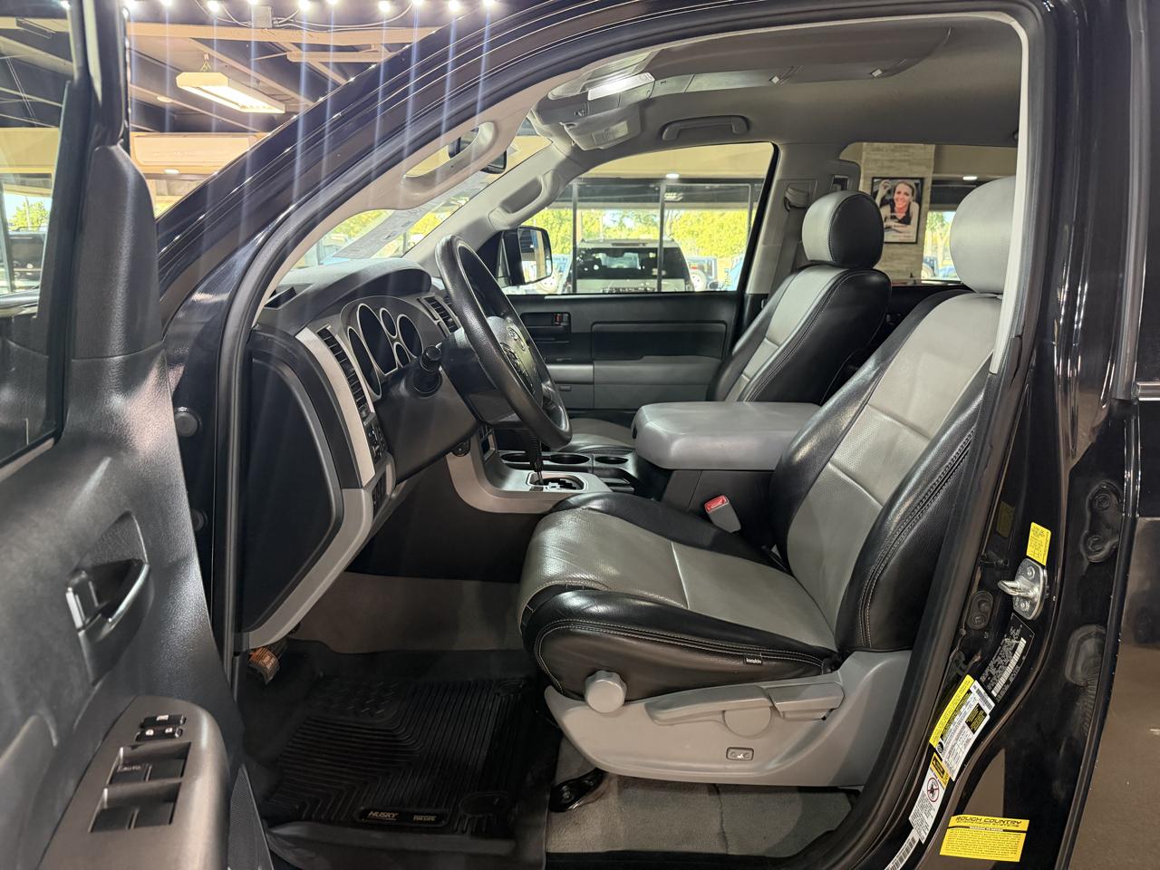 Toyota Tundra 4WD Truck CrewMax 5.7L FFV V8 6-Spd AT (Natl) 2011