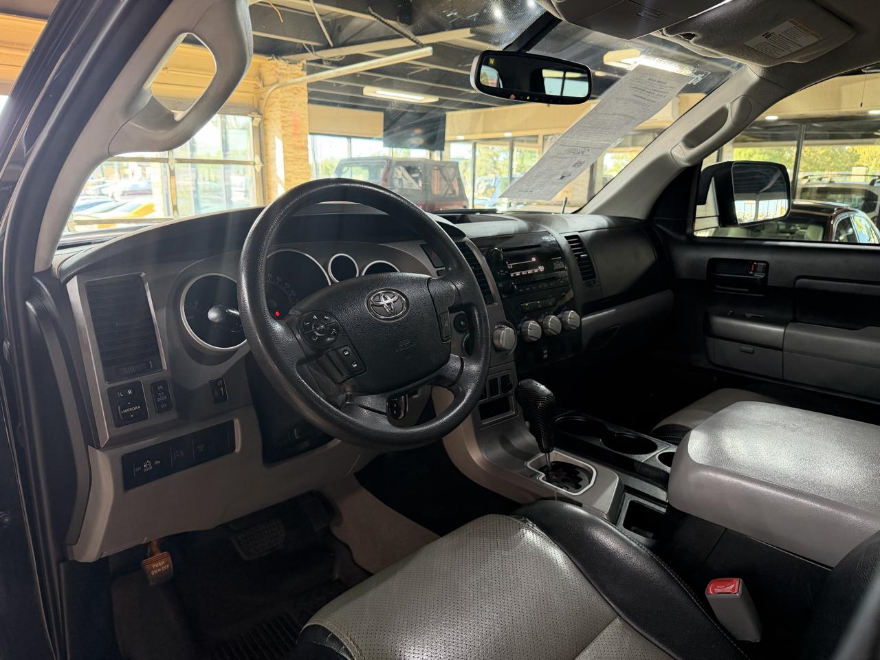 Toyota Tundra 4WD Truck CrewMax 5.7L FFV V8 6-Spd AT (Natl) 2011