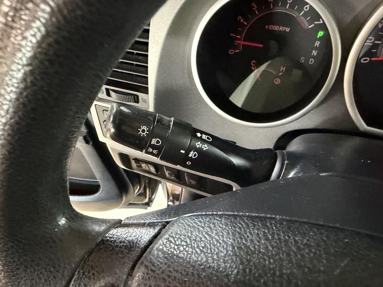Toyota Tundra 4WD Truck CrewMax 5.7L FFV V8 6-Spd AT (Natl) 2011