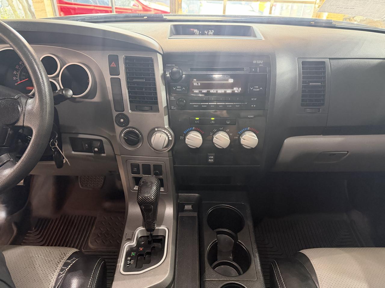 Toyota Tundra 4WD Truck CrewMax 5.7L FFV V8 6-Spd AT (Natl) 2011