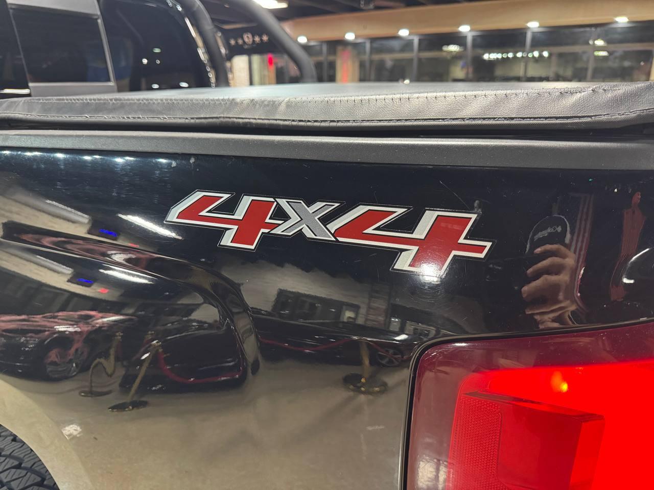 Chevrolet Silverado 1500 4WD Crew Cab 143.5" LTZ w/1LZ 2017