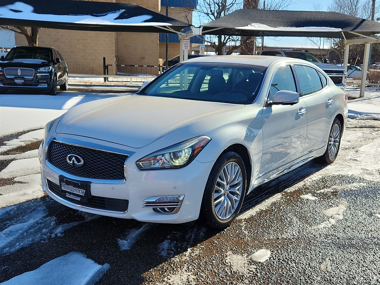 Infiniti Q70  2015