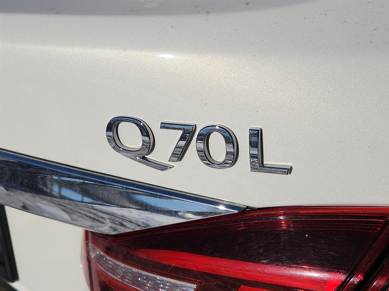 Infiniti Q70  2015