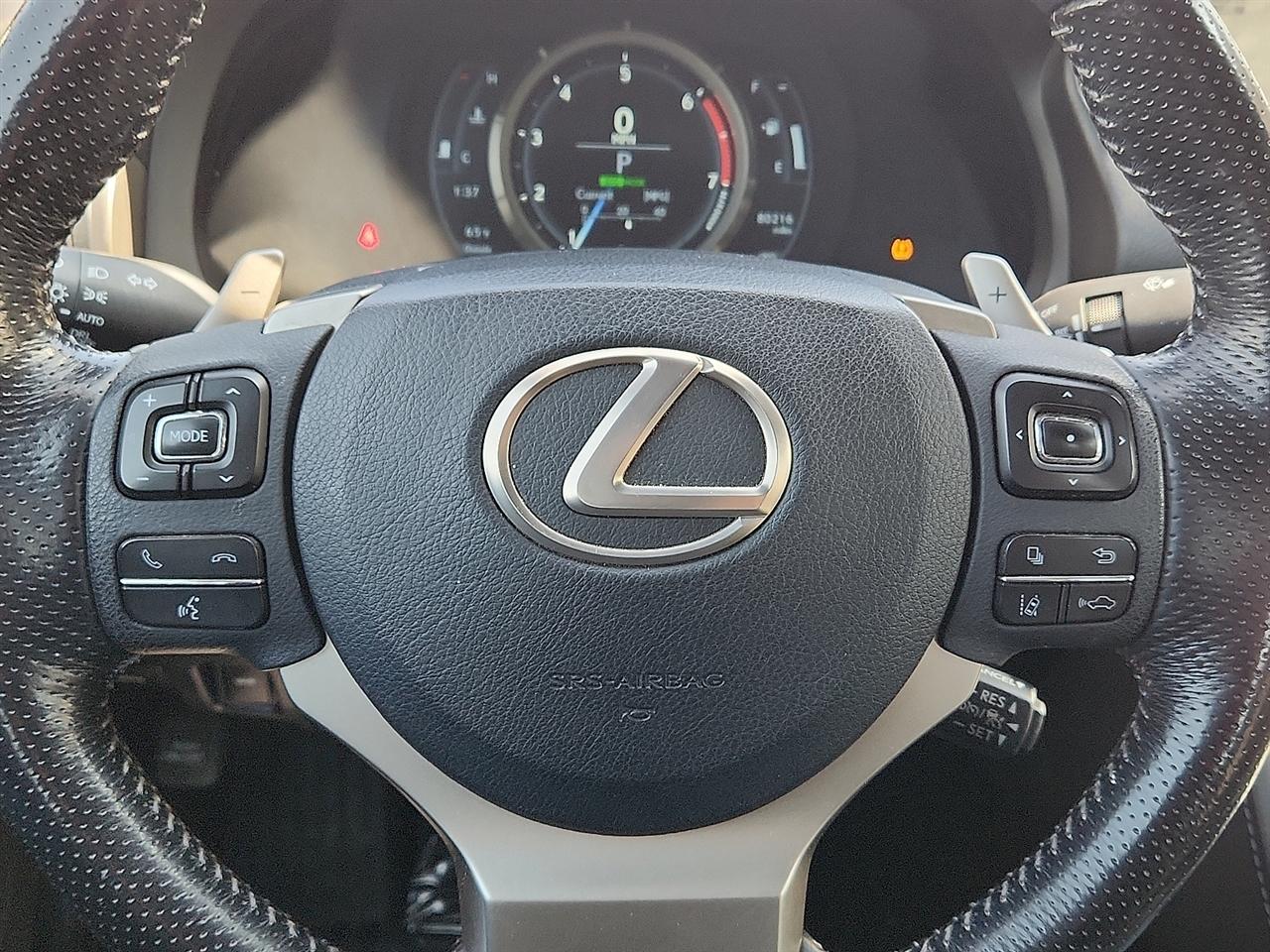 Lexus IS  2020