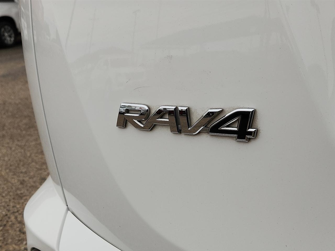 Toyota RAV4  2018