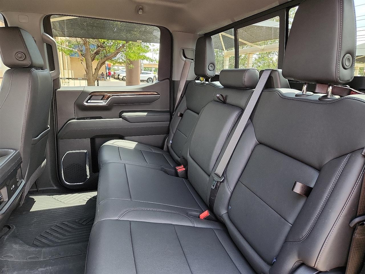 Chevrolet Silverado 1500  2025