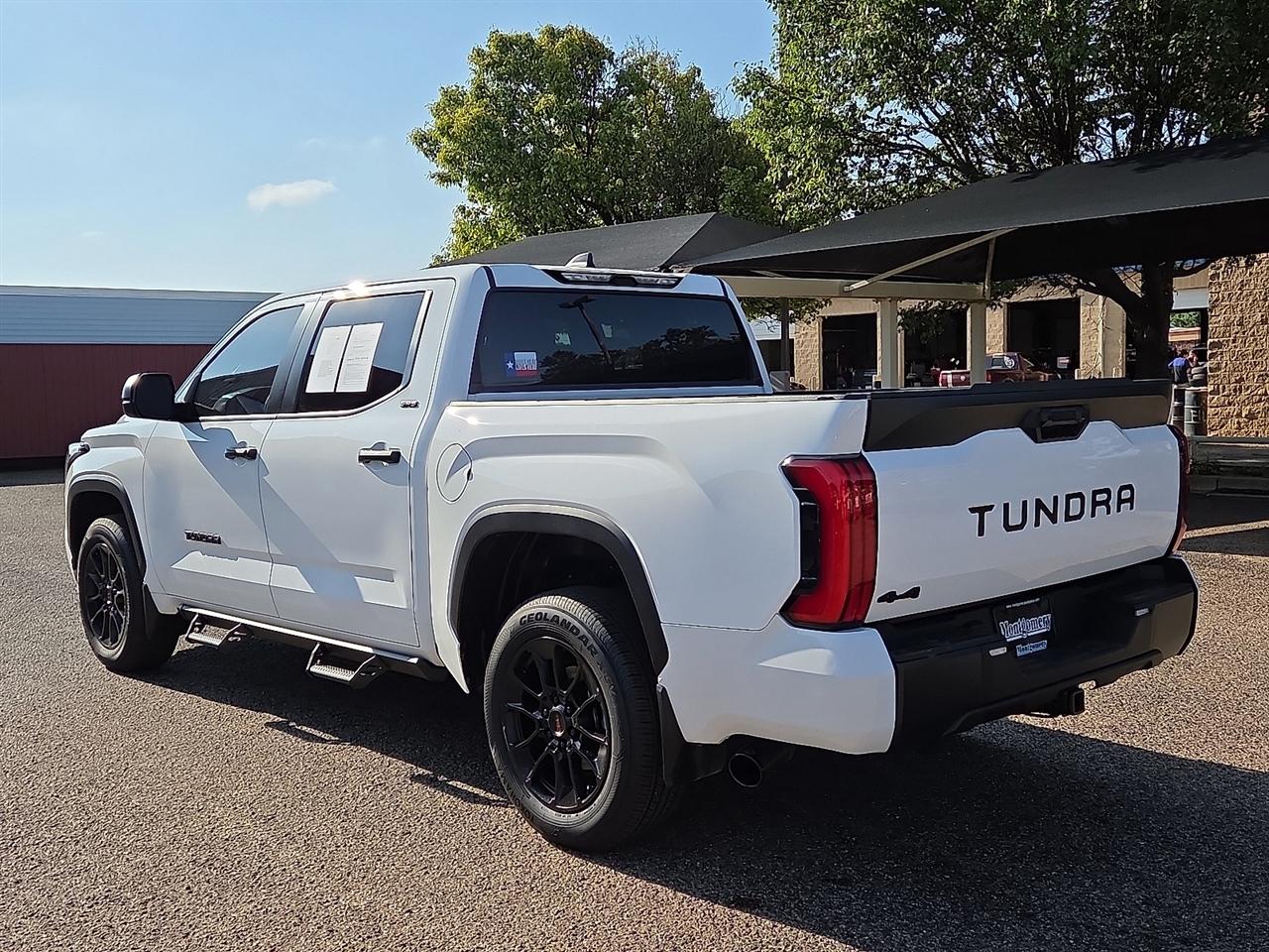 Toyota Tundra SR5 2025