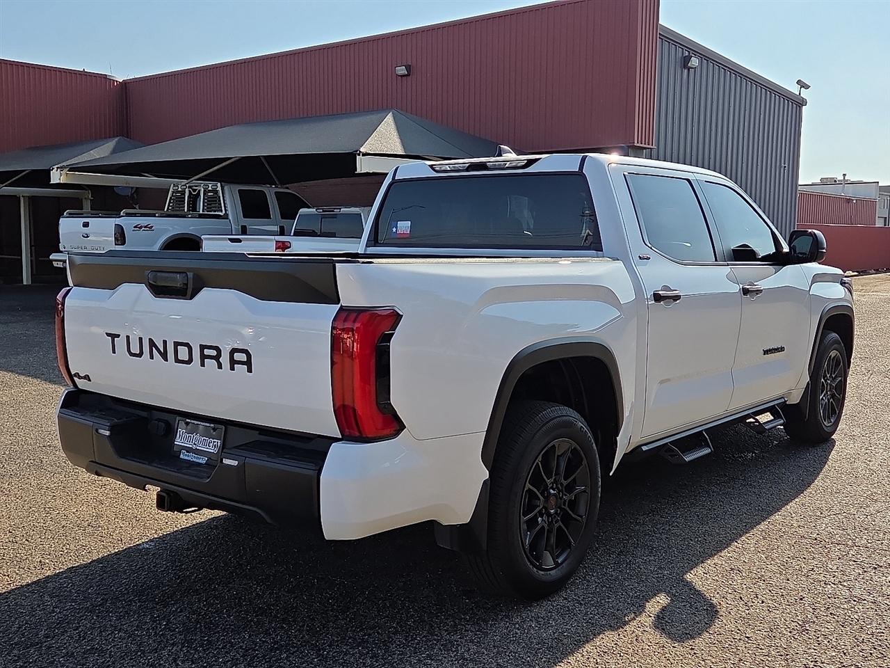 Toyota Tundra SR5 2025