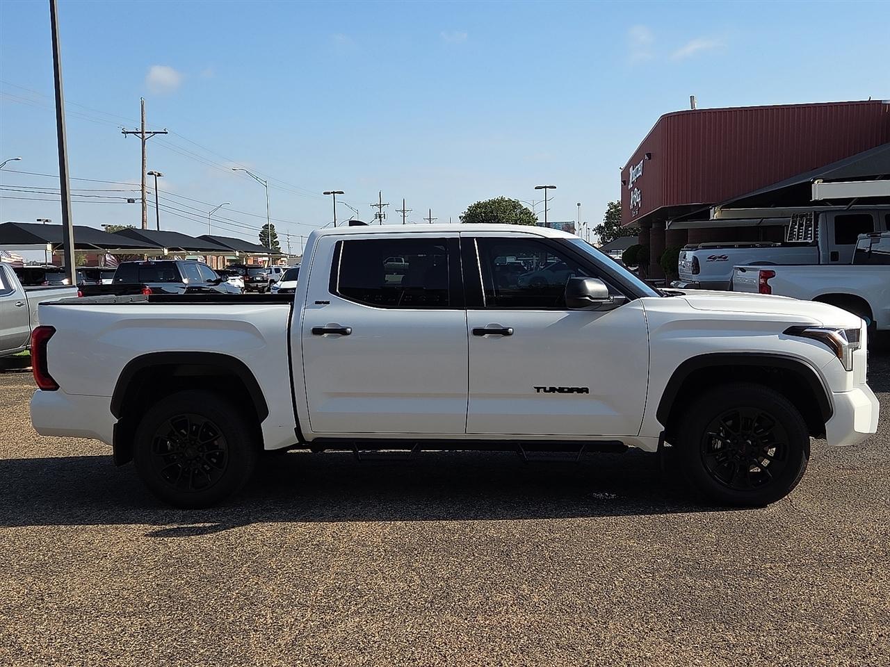 Toyota Tundra SR5 2025