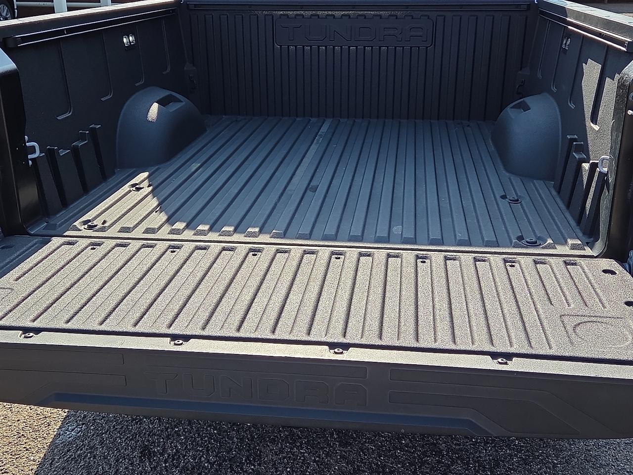 Toyota Tundra SR5 2025