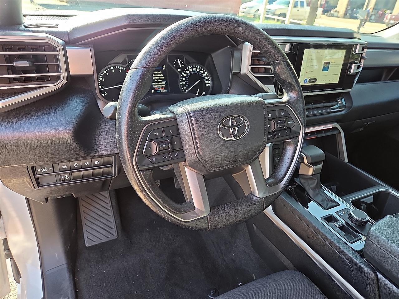 Toyota Tundra SR5 2025