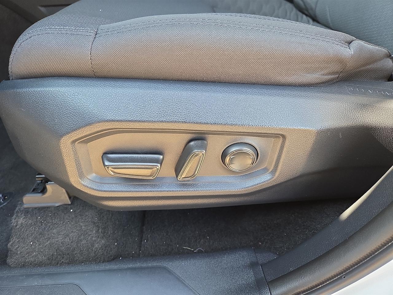 Toyota Tundra SR5 2025