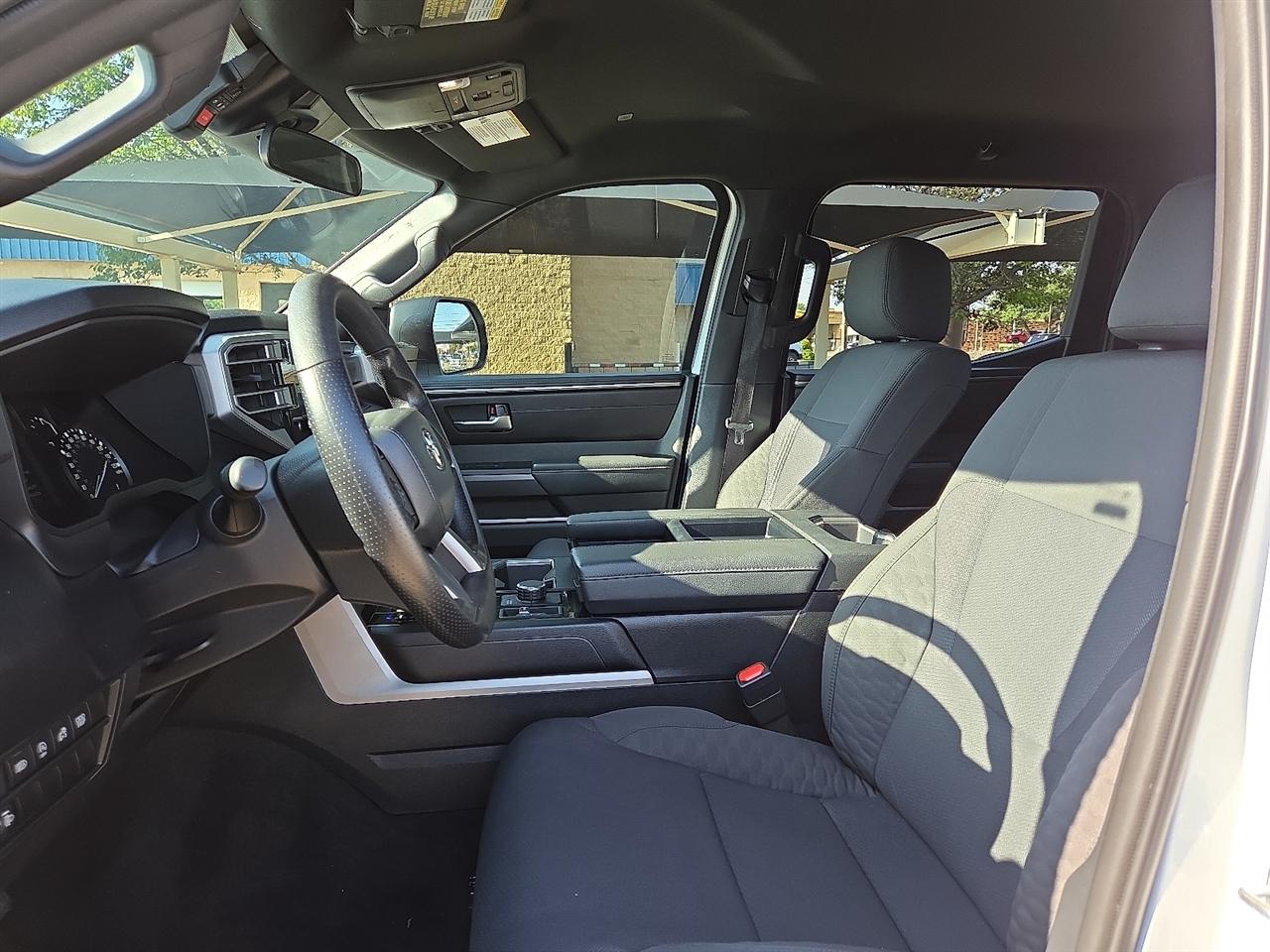 Toyota Tundra SR5 2025