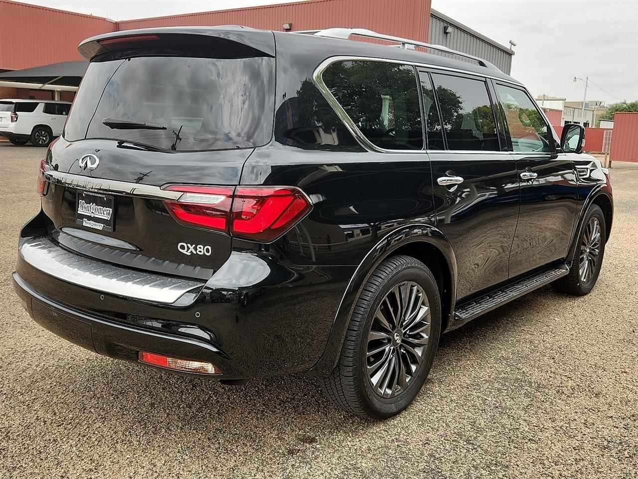 Infiniti QX80  2022