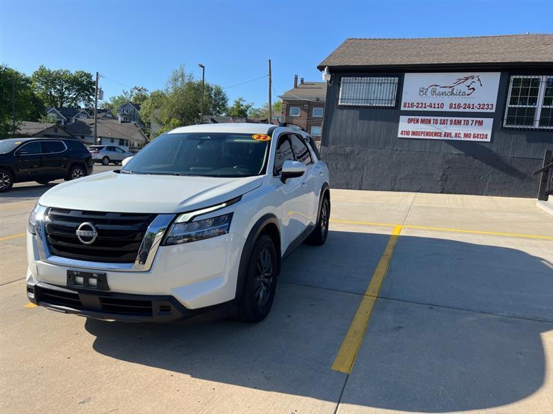 2022 Nissan Pathfinder SV