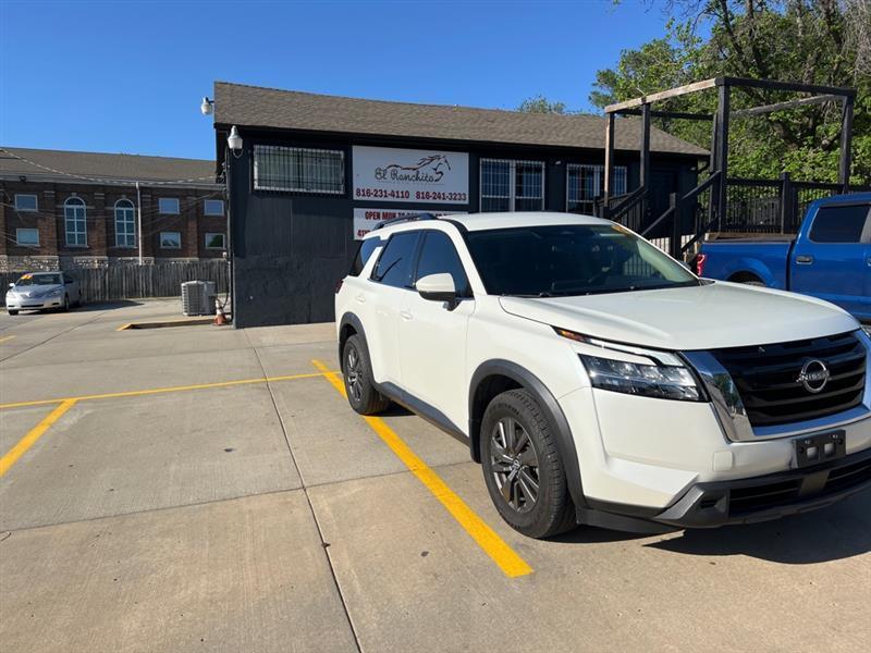 Nissan Pathfinder SV 2022