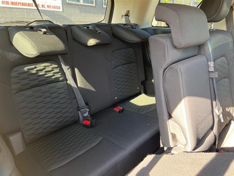 Nissan Pathfinder SV 2022
