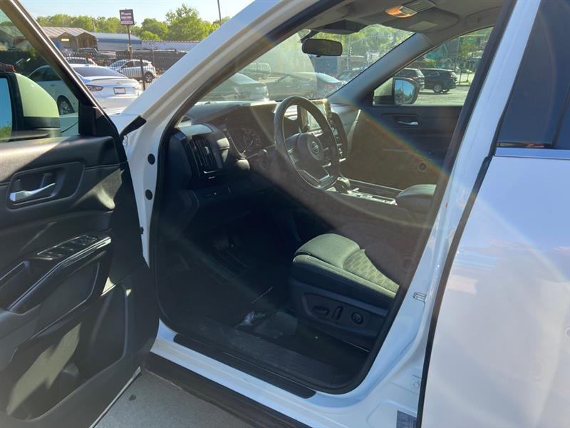 Nissan Pathfinder SV 2022