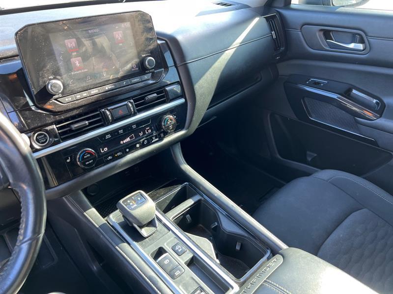 Nissan Pathfinder SV 2022