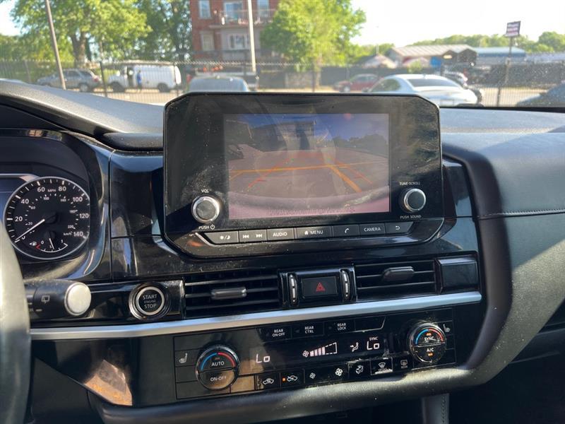 Nissan Pathfinder SV 2022