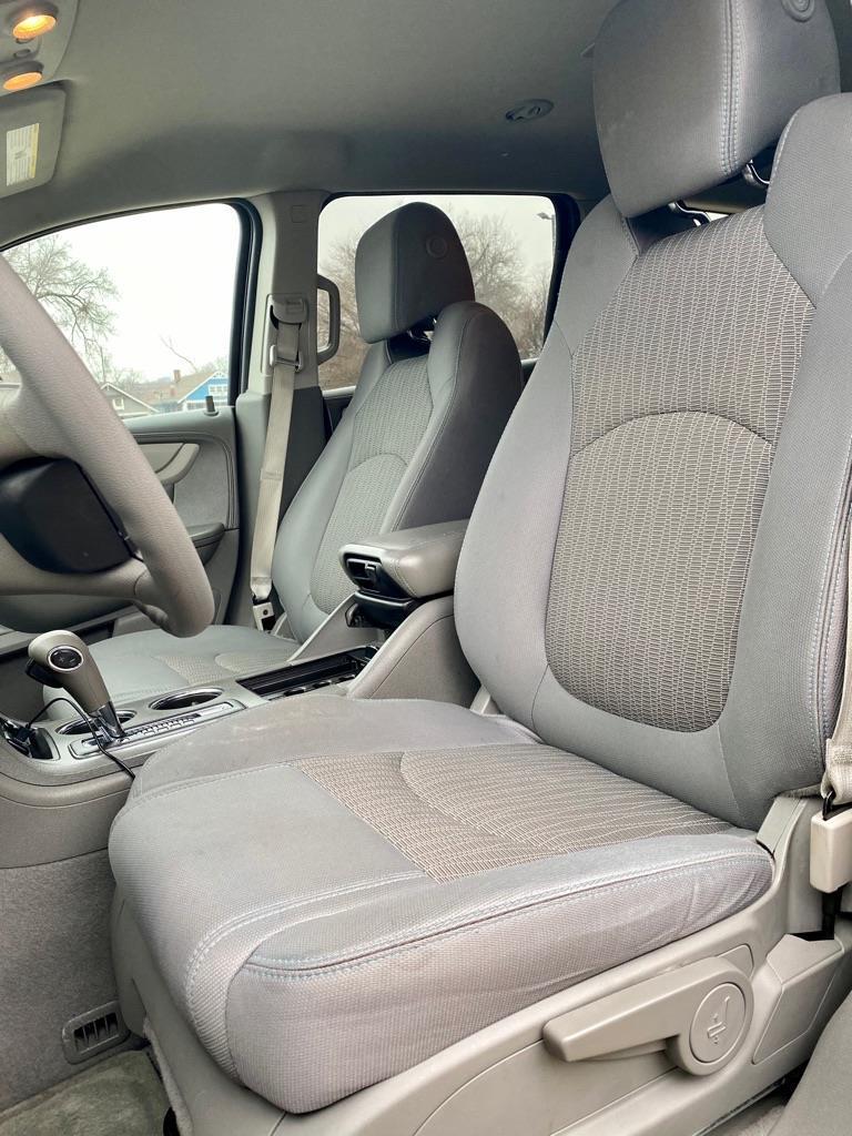 Chevrolet Traverse LS FWD w/PDC 2015