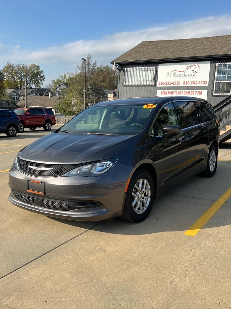 2022 Chrysler Voyager LX
